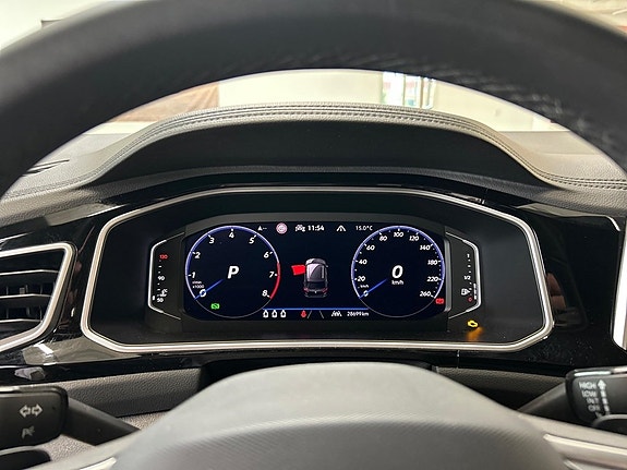 Volkswagen T-Roc 16 of 21