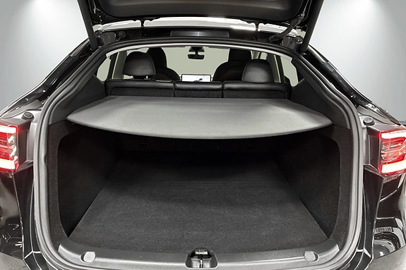 Tesla Model Y 17 of 25
