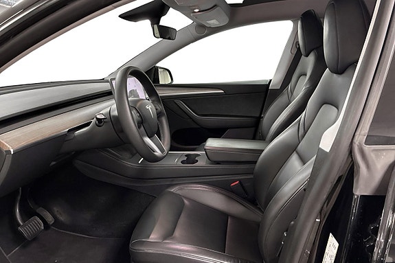 Tesla Model Y 13 of 25