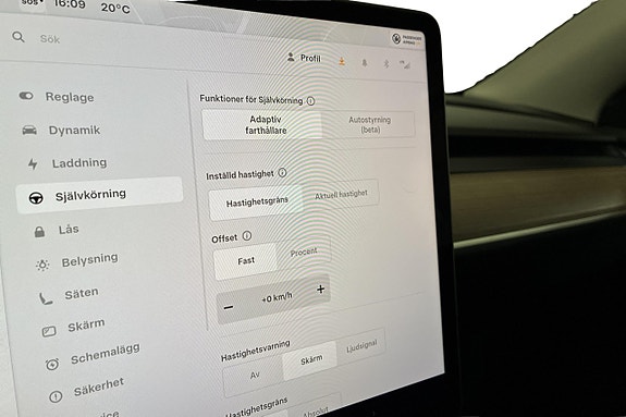 Tesla Model Y 23 of 25