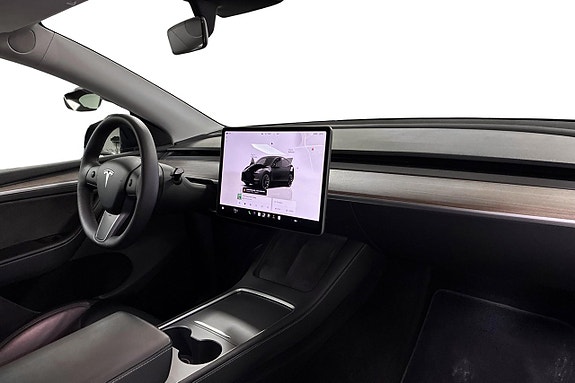 Tesla Model Y 15 of 25