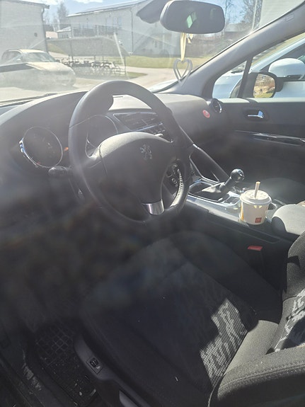 Peugeot 3008 4 of 7