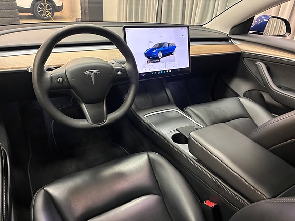 Tesla Model 3 8 of 10