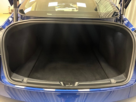 Tesla Model 3 9 of 10