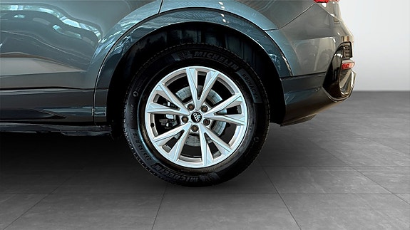 Audi Q3 6 of 15