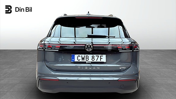 Volkswagen Tiguan 5 of 15