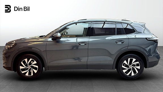 Volkswagen Tiguan 2 of 15