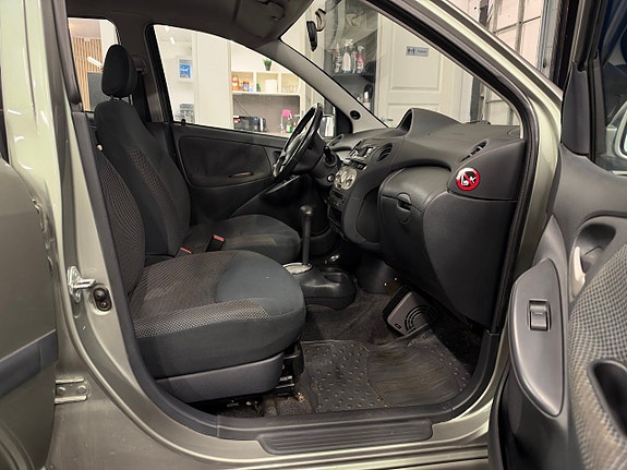 Toyota Yaris 14 of 22