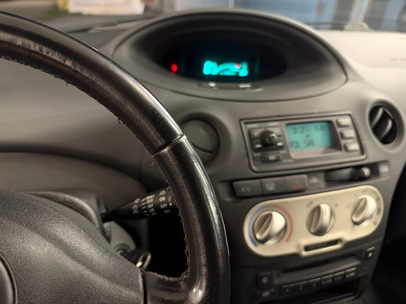 Toyota Yaris 19 of 22