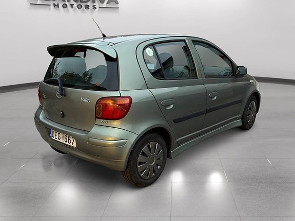Toyota Yaris 8 of 22