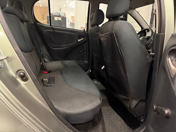 Toyota Yaris 15 of 22