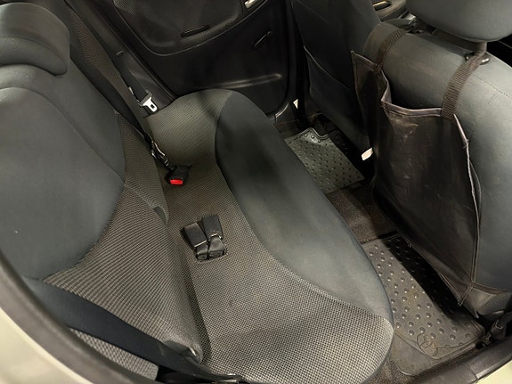 Toyota Yaris 16 of 22