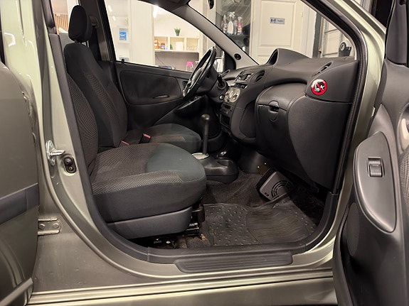 Toyota Yaris 18 of 22