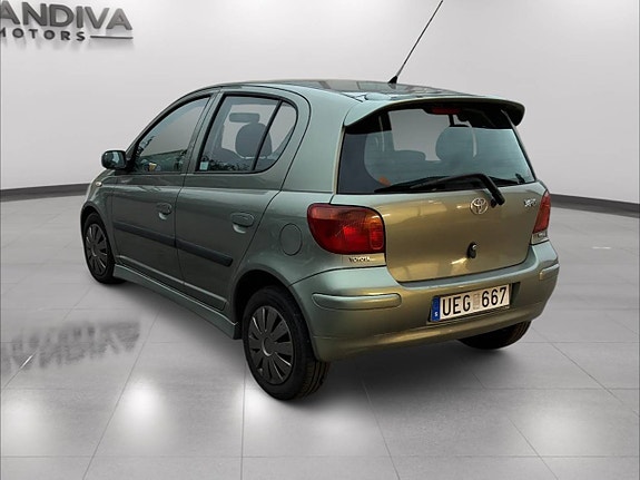 Toyota Yaris 6 of 22