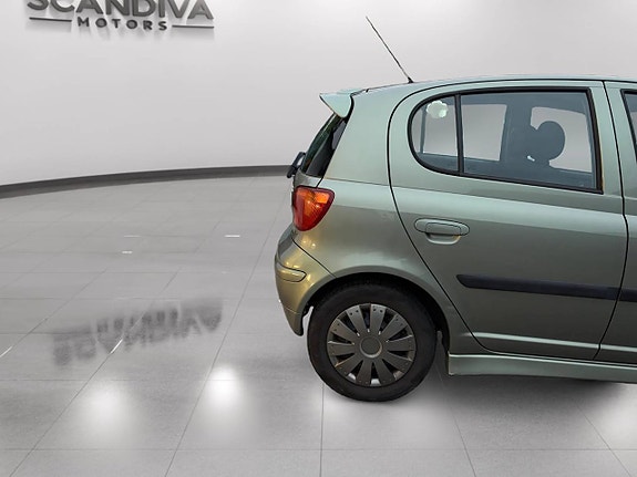 Toyota Yaris 9 of 22