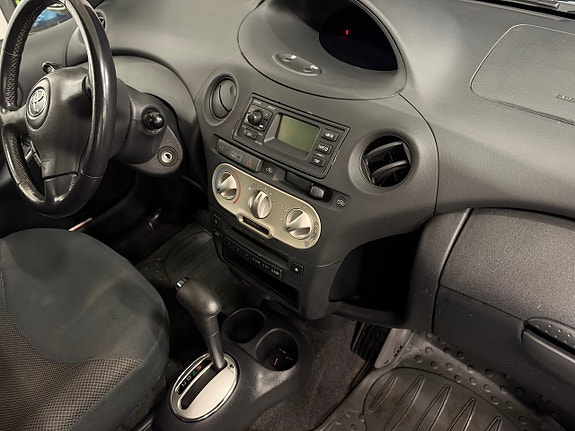 Toyota Yaris 17 of 22