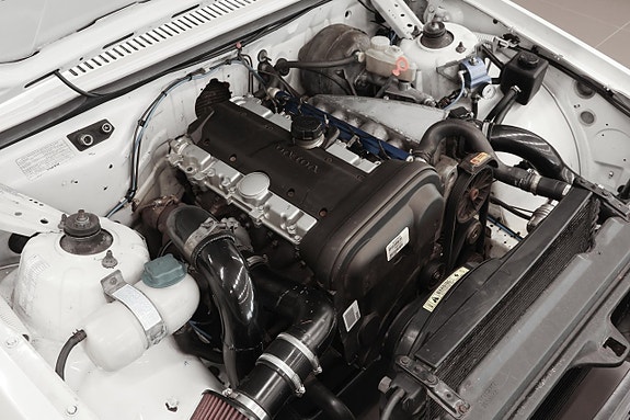 Volvo 740 2 of 16