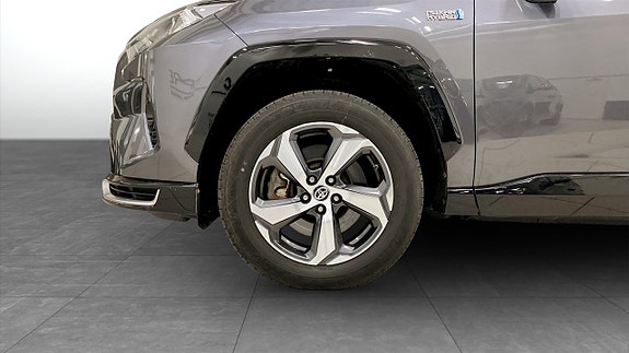 Toyota RAV4 9 of 19