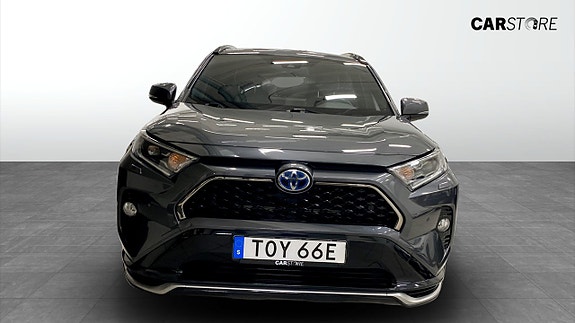 Toyota RAV4 8 of 19