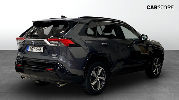 Toyota RAV4 2 of 19