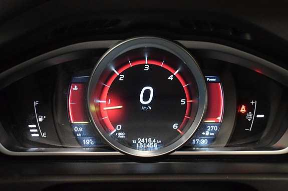 Volvo V40 Cross Country 12 of 24