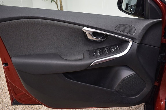 Volvo V40 Cross Country 6 of 24