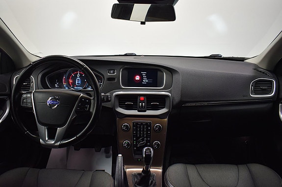 Volvo V40 Cross Country 9 of 24