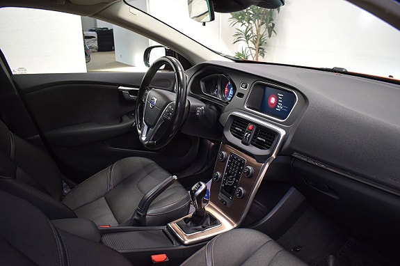 Volvo V40 Cross Country 11 of 24