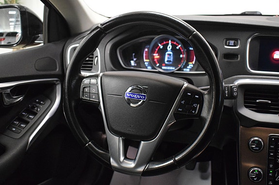 Volvo V40 Cross Country 10 of 24