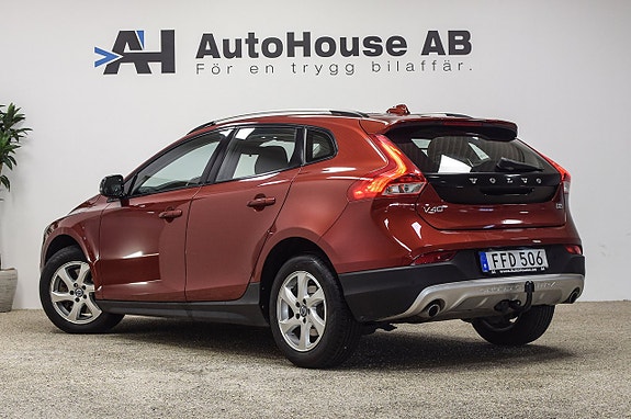 Volvo V40 Cross Country 2 of 24