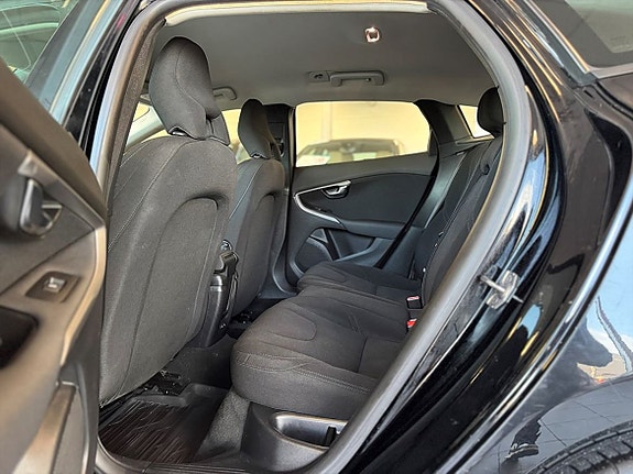 Volvo V40 14 of 20