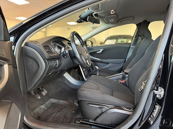 Volvo V40 8 of 20