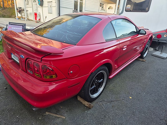 Ford Mustang 2 of 6
