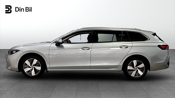 Volkswagen Passat 2 of 12