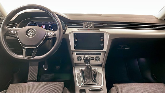 Volkswagen Passat 10 of 13
