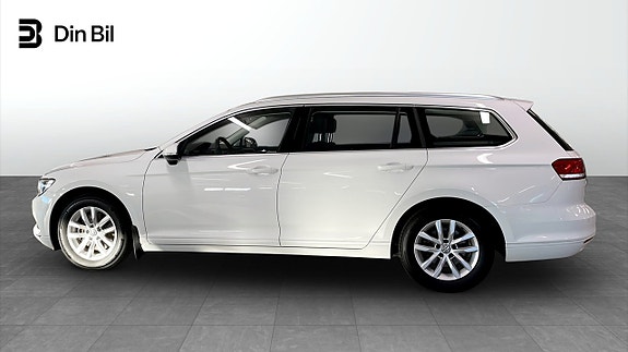 Volkswagen Passat 2 of 13