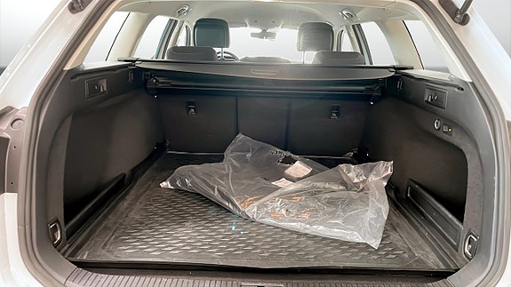 Volkswagen Passat 12 of 13