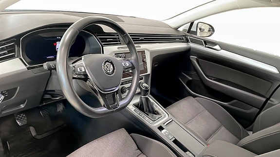 Volkswagen Passat 7 of 13