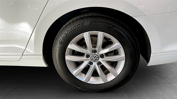 Volkswagen Passat 6 of 13