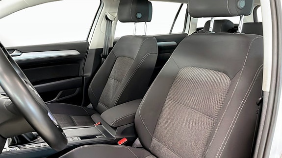 Volkswagen Passat 8 of 13