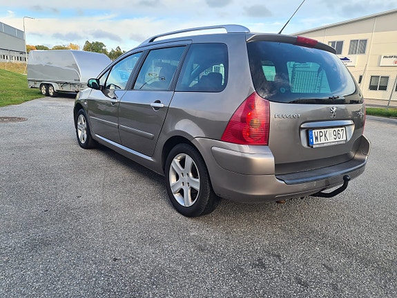 Peugeot 307 SW 7 of 8