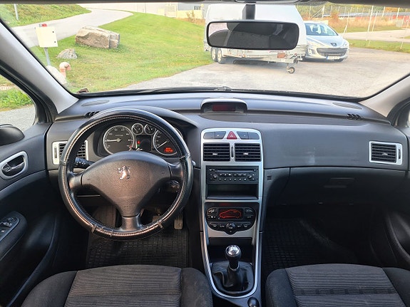 Peugeot 307 SW 5 of 8