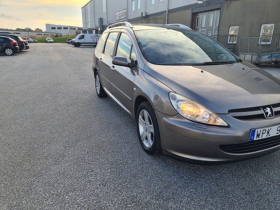 Peugeot 307 SW 4 of 8
