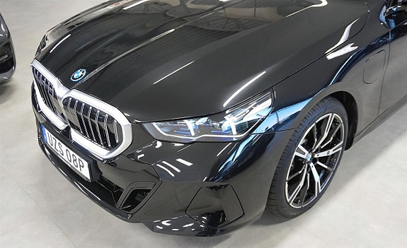 BMW 530e 4 of 29