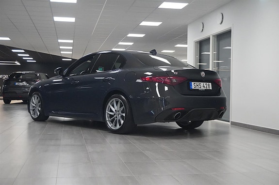 Alfa Romeo Giulia 3 of 14