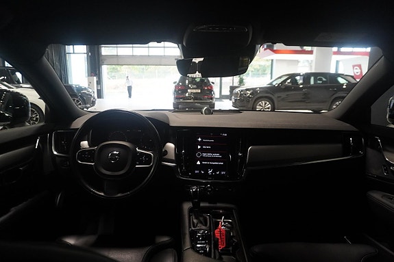 Volvo V90 Cross Country 9 of 18