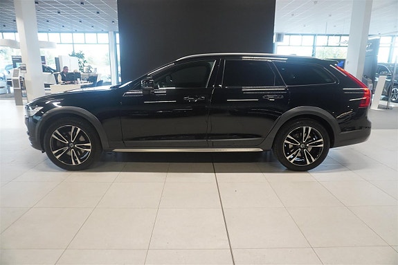 Volvo V90 Cross Country 2 of 18