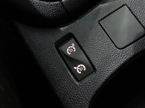 Renault Clio 23 of 26