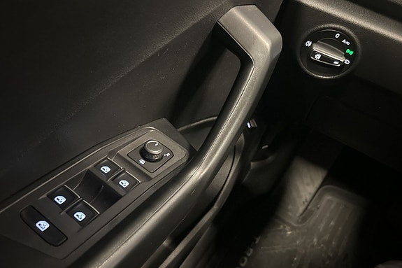 Volkswagen T-Roc 21 of 24