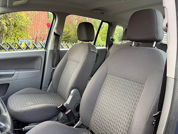 Ford Fusion 7 of 8